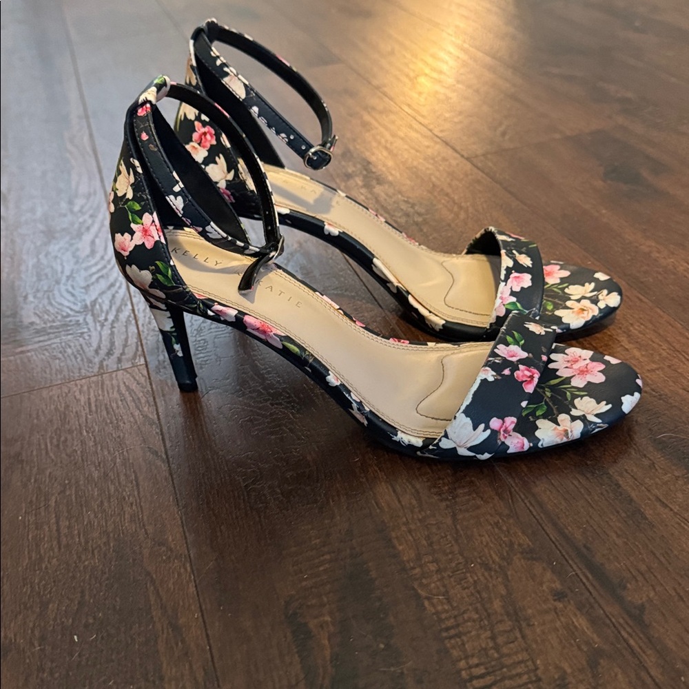 NWOT Kelly & Katie Black Floral Heels “Kirstie” - Picture 5 of 13